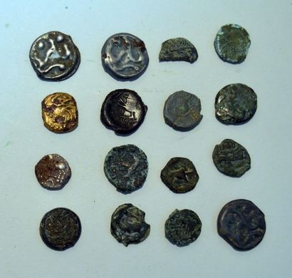 null Ensemble de 16 monnaies gauloises (sénons, rèmes, lingons, volques arecomiques,...