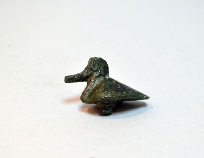 null Applique en forme de canard

Bronze 3 cm

Période gallo romaine