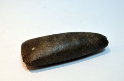 null Hache polie en pierre dure noire

Néolithique 10.7 cm
