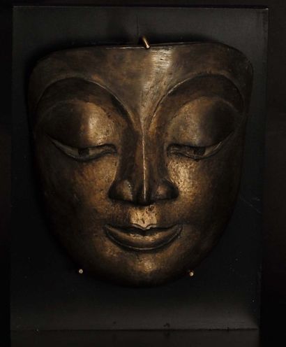 THAÏLANDE Masque de Bouddha à l'expression sereine
Les yeux mi clos en signe d'introspection
Bronze
Région...
