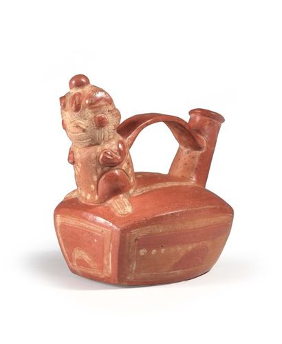 Pérou, Chavin, Culture Cupisnique Vase-sifflet
Le corps du vase est à section rectangulaire,...