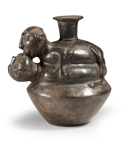 Pérou, Inca Vase érotique
Scène d'accouplement
Céramique lustrée à reflets gris 1400-1532
Hauteur:...