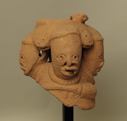 Afrique, Nigeria, culture Nok Têtes au serpents
Sculpture composée de quatre têtes...