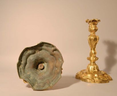 D'après Juste Aurèle Meissonnier Paire de Flambeaux
En bronze doré et ciselé formant...