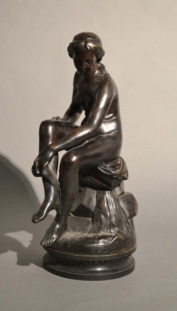 D'après FALCONET Venus assise
Grand sujet en bronze patine mordorée reposant sur...