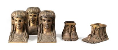 null Ensemble de bronzes d'ornementation
Représentant: trois têtes de femmes à l'antique,...