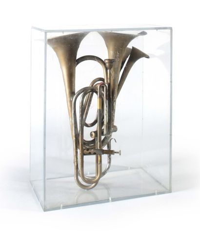 ARMAN Arman (Fernandez Armand)
Trombone découpé
Découpe de trombone sur socle en...
