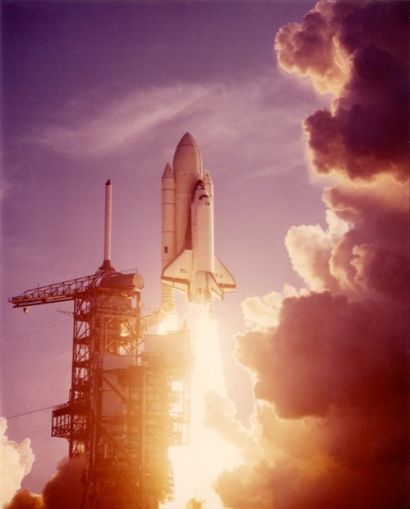 NASA, 1981 Décollage historique de la 1ère navette spatiale Columbia le 12 avril...