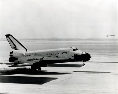 NASA, 1981 1er atterrissage de la navette spatiale Columbia sur la base californienne...
