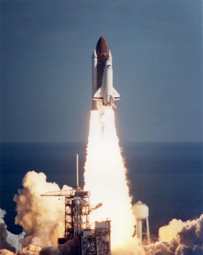 NASA, 1988 Décollage de la navette spatiale Atlantis du Centre spatial Kennedy pour...