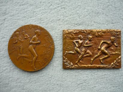 null Deux pièces en bronze sur les débuts de la discipline, 1895-1900
- Médaille...