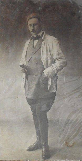 null Photo géante
De Léon Delagrange prise en 1909 au meeting d'Argentan
Meeting...