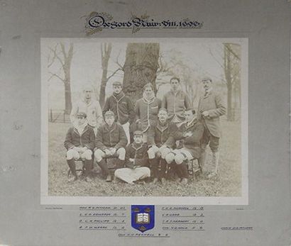 null Photo originale, 1898
Le 8 d'Oxford
Rameurs, barreur et coach sont bien cités....