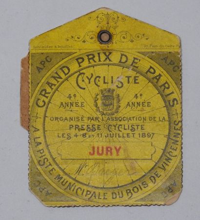 null 1897
Grand Prix de Paris - Badge du jury: M.Breyer
Carton rigide
Déchiré en...