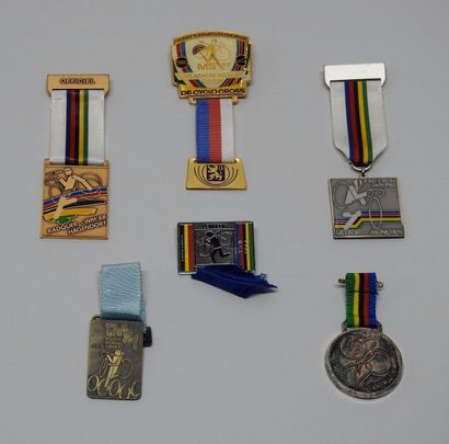 null 1981, 1985, 1986, 1987, 1988, 1990, Mondiaux, Cyclo-Cross
Six insignes officiels
Tous...