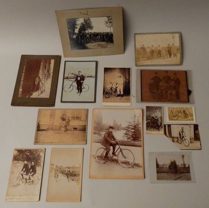 null Rare ensemble de 14 photos contre-collées des années 1880/1900
Ces documents...