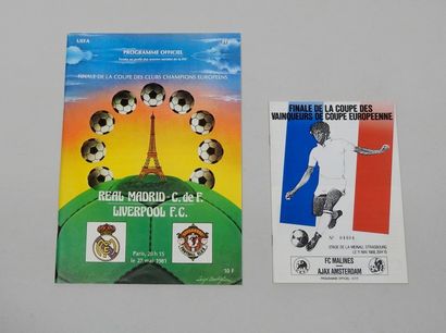 null Coupe du Monde
Quatre gadgets
- 1974, mini-paire de chaussures d'or Adidas avec...