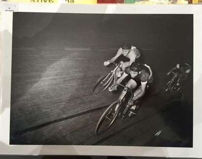 Anquetil, 1953 Superbe retirage d'une photo d'époque, par le maître Gaston Bergeret
Au...