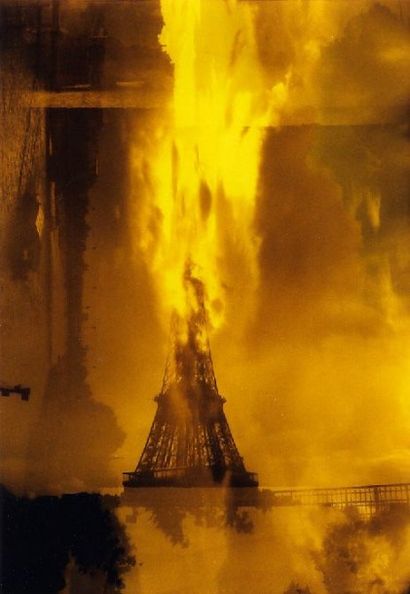 Fred Willem Photomontage. Tour Eiffel semblant en feu, circa 2000.
Tirage chromogénique...