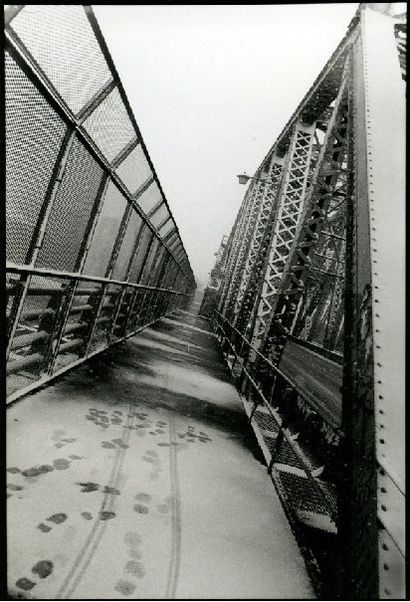 Sophie HAY New York. Pont de Brooklyn sous la neige. 2003.
Tirage argentique d'époque...