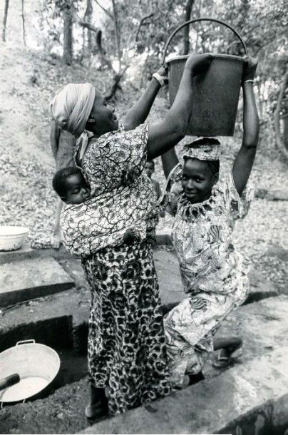 Maggie Murray-Lee Afrique. Photographie humaniste. Scène de la vie courante. Guinée,...