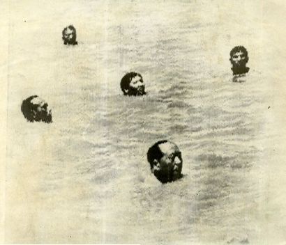 null Rare. Chine. Mao Tze-Tung. Photographie de propagande. Le Président nage dans...