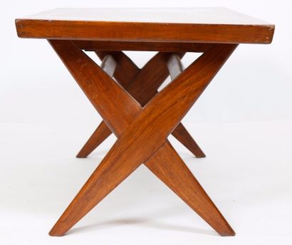null Pierre JEANNERET (1896-1967)

Table basse dite « easy table » en teck naturel...