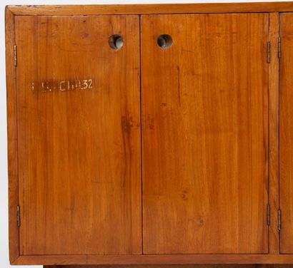 null Pierre JEANNERET (1896-1967)

Meuble de rangement dit : « File Cupboard » en...