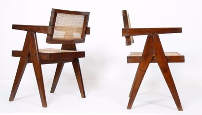 null Pierre JEANNERET (1896-1967)

Ensemble de deux "office cane elegant chairs".

En...