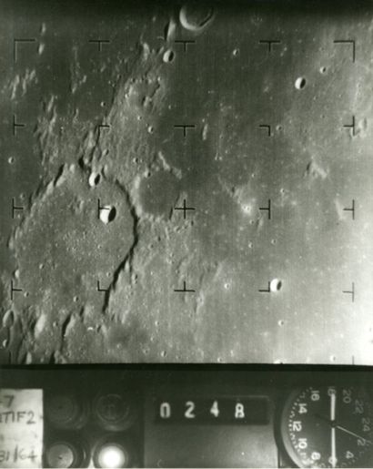 NASA - 1964 Une des premières vue photographiques rapprochée de la Lune réalisée...