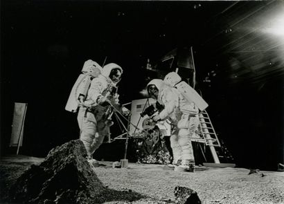 NASA - 1969 Apollo 11. Rare photographie montrant distinctivement les visages des...
