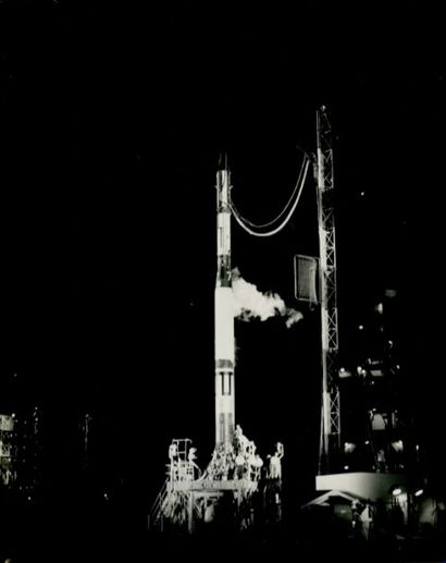 US AIR FORCE - 1959 Rare photographie d'une des premières fusées Martin Vanguard...