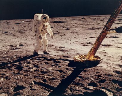 NASA - 1969 Apollo 11. 1ère présence de l'Homme sur la lune le 20 juillet 1969. Une...