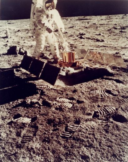 NASA - 1969 Apollo 11. 1ère présence de l'Homme sur la lune le 20 juillet 1969. Impressionnante...