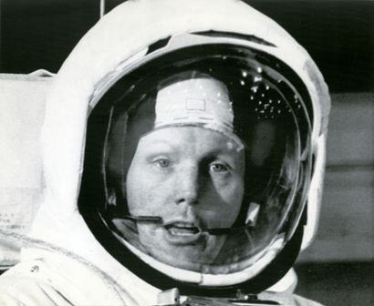 NASA - 1969 Apollo 11. Neil Amstrong dans sa combinaison d'astronaute.
Tirage argentique...