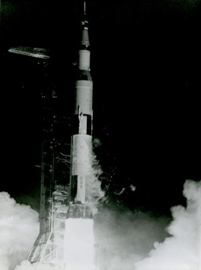 NASA - 1969 Cap Kennedy, Floride. Décollage de la fusée Saturne V emportant la mission...
