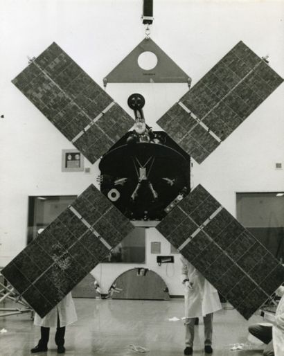 NASA - 1964 La sonde spatiale Mariner IV destinée à atteindre pour la première fois...