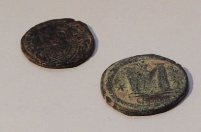 null Deux monnaies byzantines.Bronze.