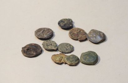 null Important lot comprenant 10 monnaies gauloises (Sénons, Remes, Ambiens, etc....