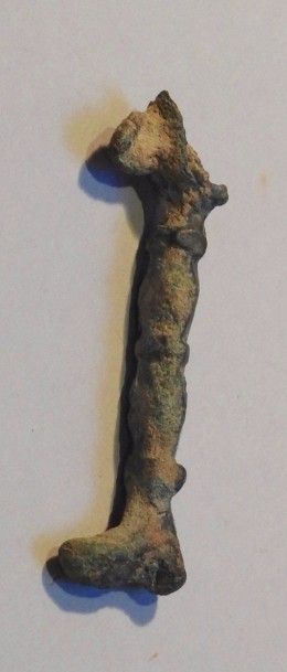null Jambe amulette ex voto.Bronze.Epoque romaine ou postérieure.H :4cm.