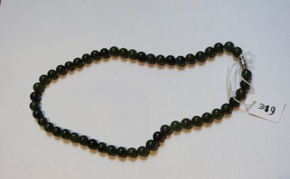 null Collier de jade néphrite.

Chine. L T:40cm