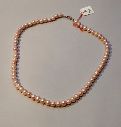 null Collier de perles de culture rosées.

L :22cm.