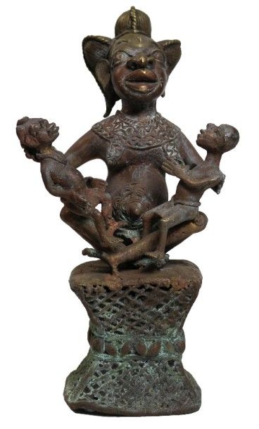 null Rare statuette de déesse Bamoum, Cameroun. Cuivre et laiton.
Dimensions : 390...