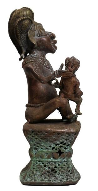 null Rare statuette de déesse Bamoum, Cameroun. Cuivre et laiton.
Dimensions : 390...