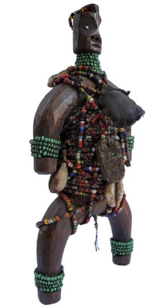 null Poupée Namji - Fali, Cameroun. Corps en bois sculpté recouvert de textile, de...