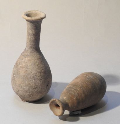 null Deux vases en terre cuite

9 et 11 cm

Période gallo romaine