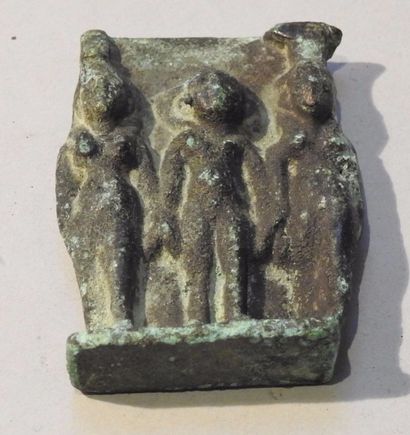 null Triade Isiaque

Bronze 4,5 cm

Style de la basse époque, Egypte