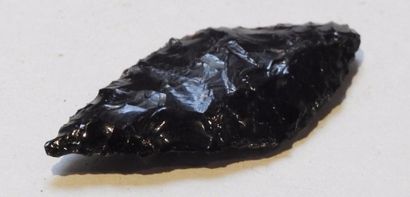 null Pointe de flèche 

Obsidienne 3,8 cm

Mexique style Azteque