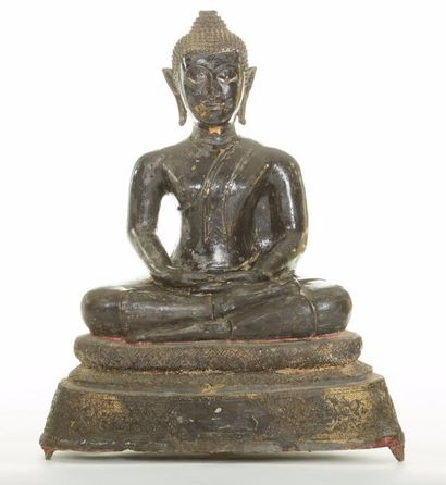 null Bouddha en méditation en position de dyana mudrâ qui représente la sagesse de...
