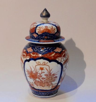 null Japon

Vase couvert en porcelaine Satsuma

H 26,5 cm